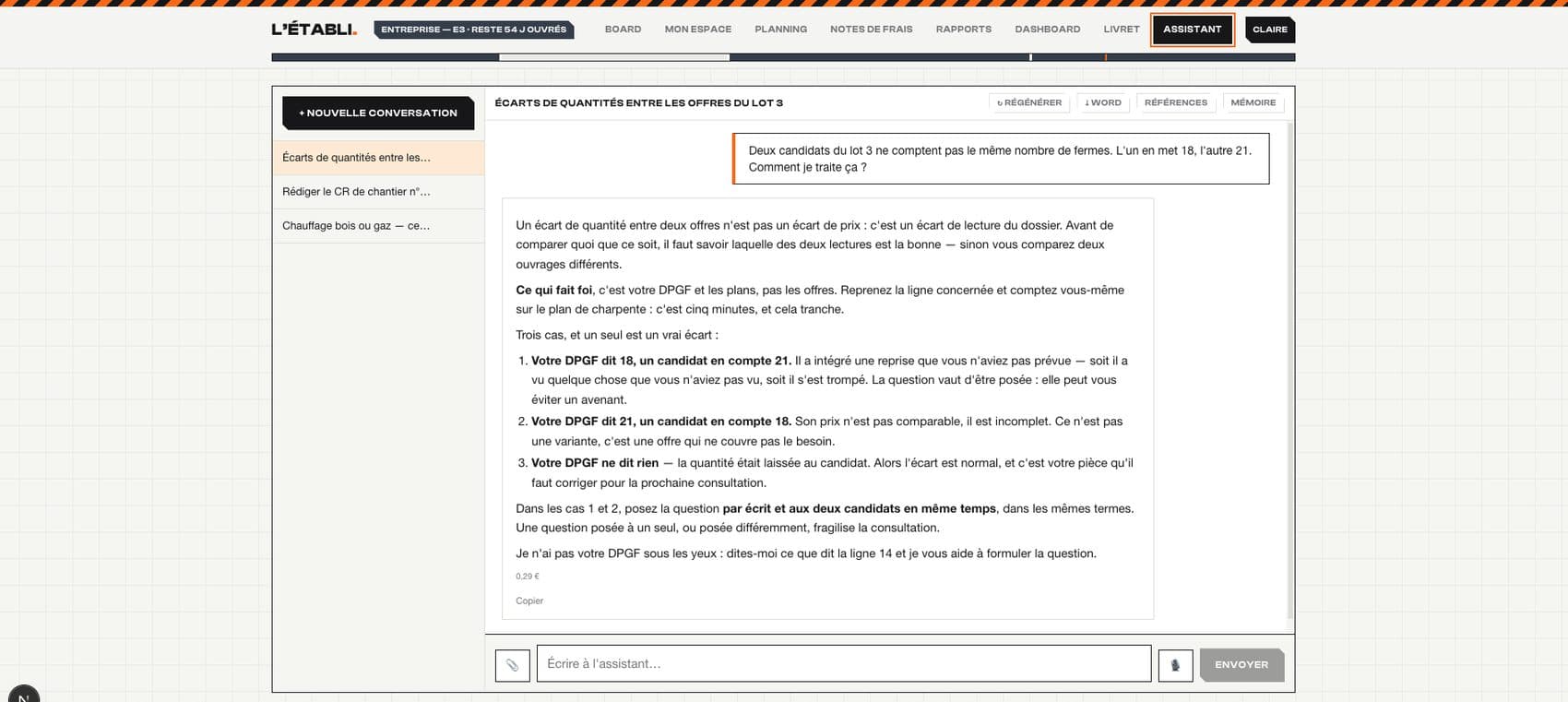 L'Établi — Assistant métier : il répond sur le dossier en cours, cite ses références et affiche le coût de chaque réponse